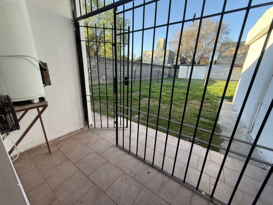 CASA EN VENTA 2 DORMITORIOS + LOCAL + GALP�N