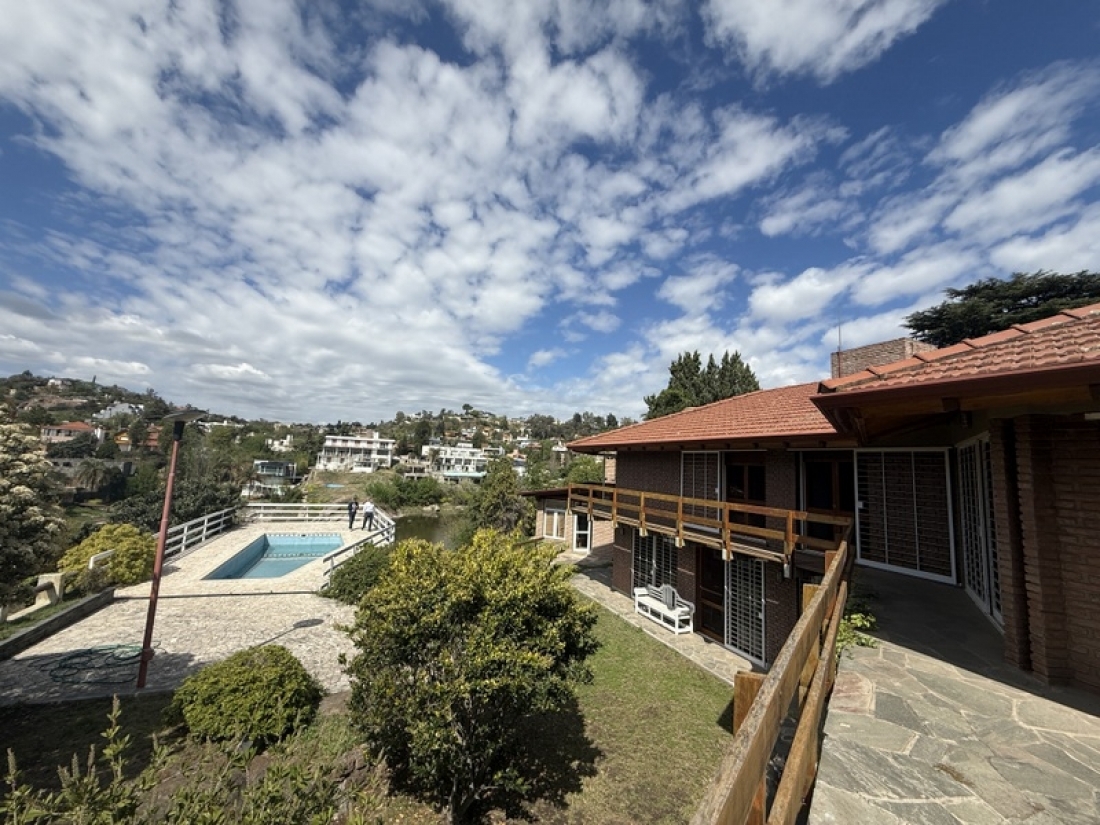 CASA EN VENTA - 1400 m2 - SALIDA DIRECTA AL LAGO | CARLOS PAZ