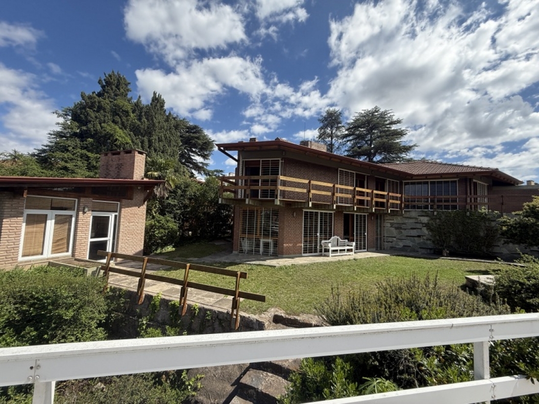 CASA EN VENTA - 1400 m2 - SALIDA DIRECTA AL LAGO | CARLOS PAZ