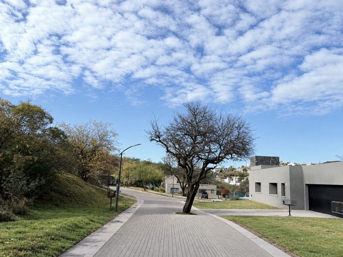 TERRENO EN VENTA EN LA DESEADA COUNTRY, LA CALERA | 1008 m�