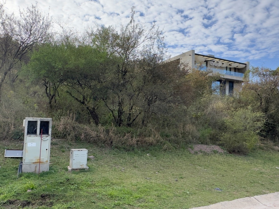 TERRENO EN VENTA EN LA DESEADA COUNTRY, LA CALERA | 1008 m�