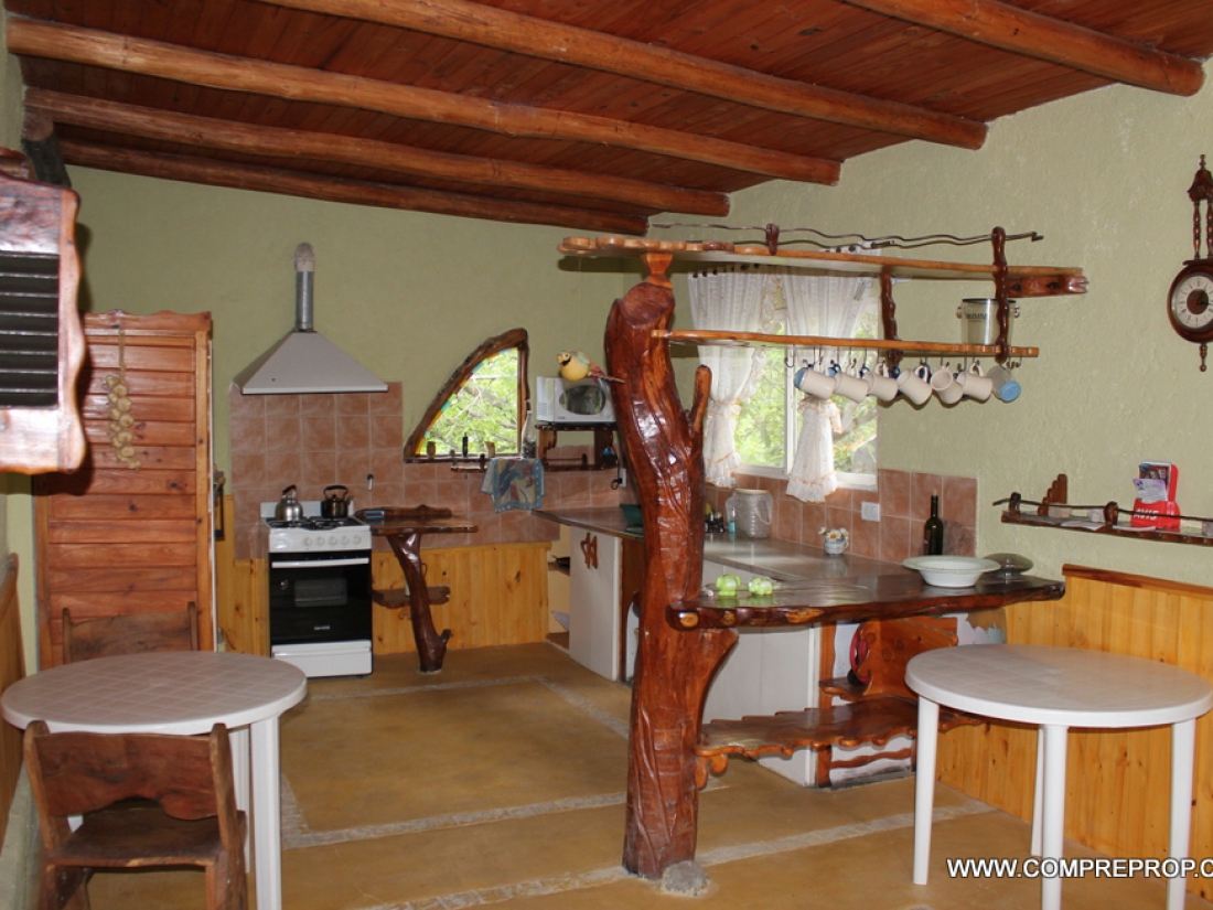 VENTA COMPLEJO TUR�STICO EN LOS MOLLES- VILLA LAS ROSAS-TRASLASIERRA 