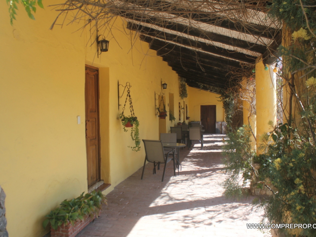 VENTA COMPLEJO TUR�STICO EN LOS MOLLES- VILLA LAS ROSAS-TRASLASIERRA 